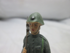 DURSO toy soldier, Dutch soldier. Speelgoed soldaatje Nederlandse militair 1935-1940 met typische helm met plaat zeer nette staat bijna mint.