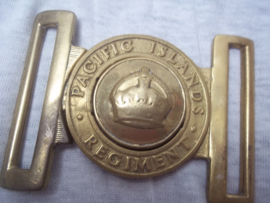 Buckle  PACIFIC ISLAND REGIMENT. nieuwe- guinea, australie . bronzen gesp met oorlogskroon