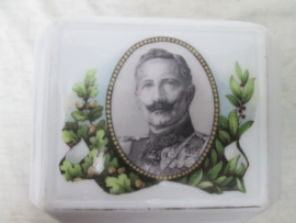 German patriotic ashtray. Duitse asbak Kriegserinnerungen 1914-1915 met 4 afbeeldingen en mooi gemarkeerd TOP stuk