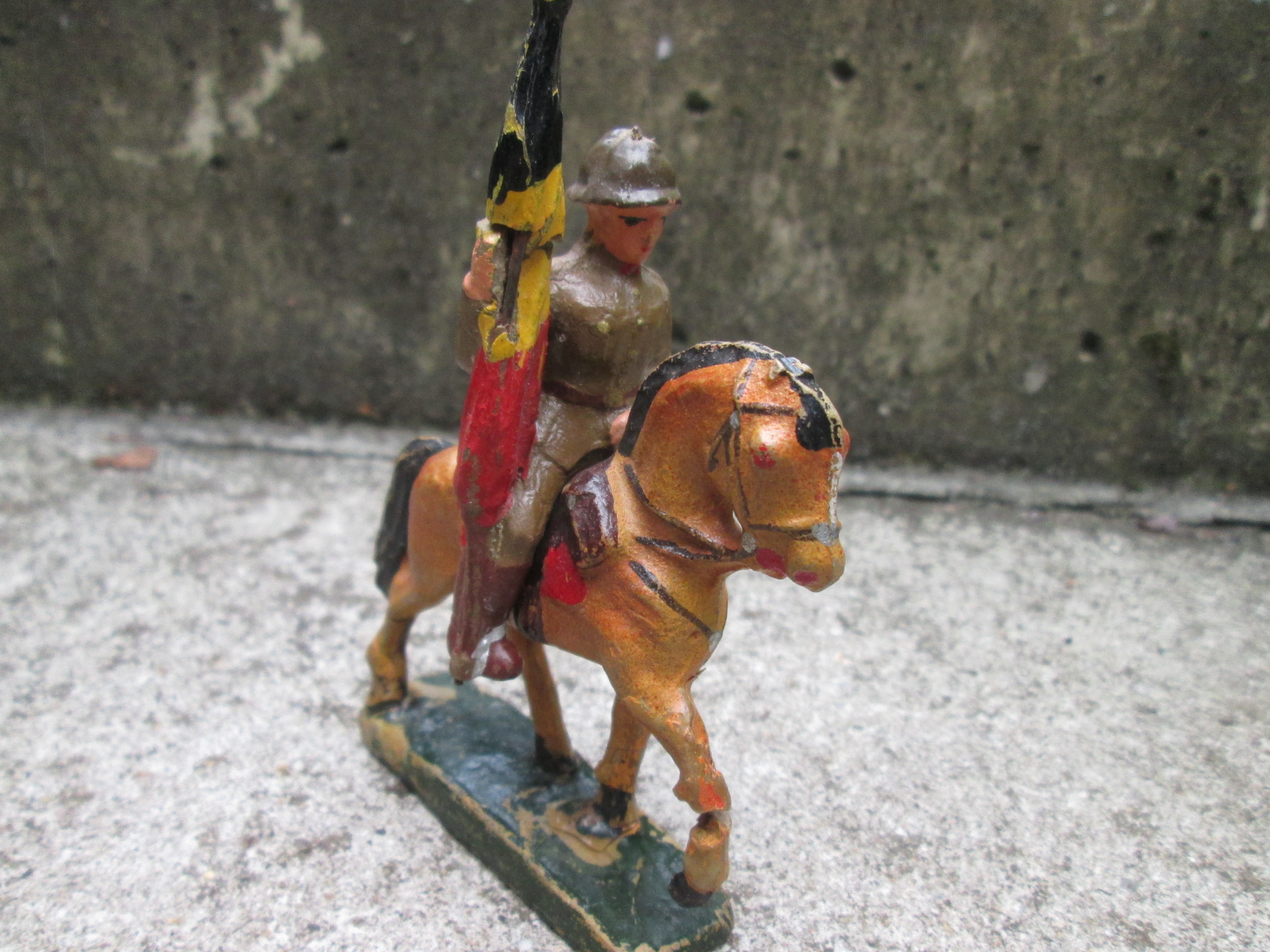 Made in belgium Belgium soldier with flag on his horse. Fabrication Belge, FB, Belgische soldaat met vlag op paard