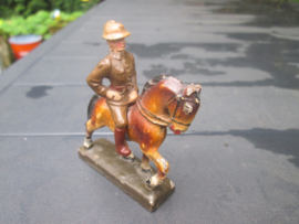 LINEOL Belgium soldier on horse smaler size. Belgische soldaat op paard kleiner model.