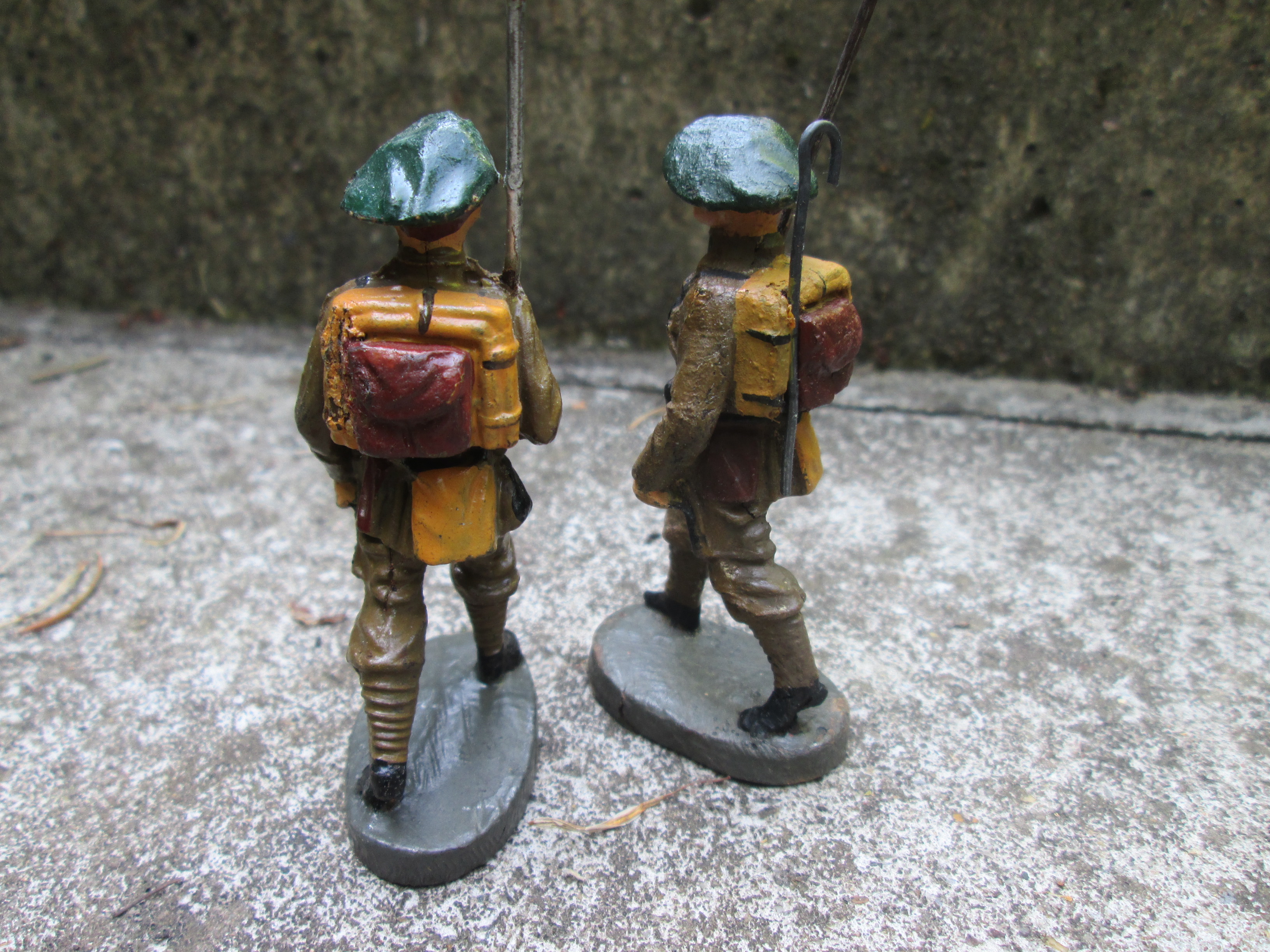 Elastolin 2 Belgium soldiers. Speelgoed soldaatje 2 Belgische Ardense Jagers zeer nette staat.