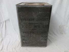 British Welfare Biscuit tin, dated 1944. Engels blik voor rantsoen koekjes. opschrift goed te lezen