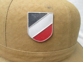 German Wehrmacht pith helmet first model. chinstrap is missing. Duitse tropenhelm van de Wehrmacht, eerste model, helmriempje is weg, zeer nette harde staat.