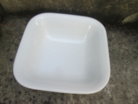 German saucer 26,5 cm by 26,5 cm. made by Bohemia 1942 Schotel Luftwaffe met groene markering.