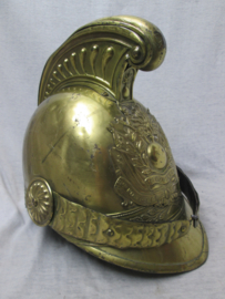 French fire helmet 1885. Franse brandweer helm geinspireerd op het model van de 2de Empire werd deze gemaakt model 1885 Troisiemme Republique, geen binnenwerk verder in een zeer nette staat.