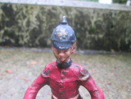 ELASTOLIN 10 cm. British soldier with drums and spike helmet. Engelse soldaat met trommel en punthelm. antiek speelgoed