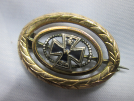 German sweetheart with iron cross. Duitse broche met in het midden het Ijzeren Kruis 1914. mooi vaderlandslievend item.