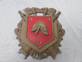 Nederlands brandweer embleem voor op de deur van de brandweerauto. aluminium. Dutch badge for a firetruck.