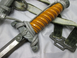 German Army dagger. Duitse Wehrmacht ponjaard, sierdolk, met gehäng en troddel, mooi compleet maker is W.K.C.- Solingen, mooi met de oranje grip.