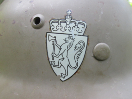 German model M-35 Norwegian helmet, complete with innerliner. Noorde helm dubbel decal Duits model 1935 maker ET-62.