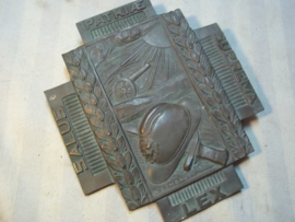 Bronse plaque Belgium WW1 medal. Bronzen plaquette van het vuurkruis, Belgische medaille gesigneerd. grafplaat Ijser strijder.