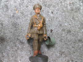 ELASTOLIN British soldier carrying 2 buckets. Engelse soldaat draagt 2 emmers kazerne leven. WO1 / WW1
