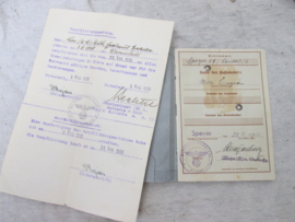 German Wehrpas. Duitse wehrpas, soldaat is gevallen, vocht bij de Maginotlinie. De Wehrpas is voor zijn korte tijd in dienst zeer netjes ingevuld met mooie stempels van artillerie regiment.