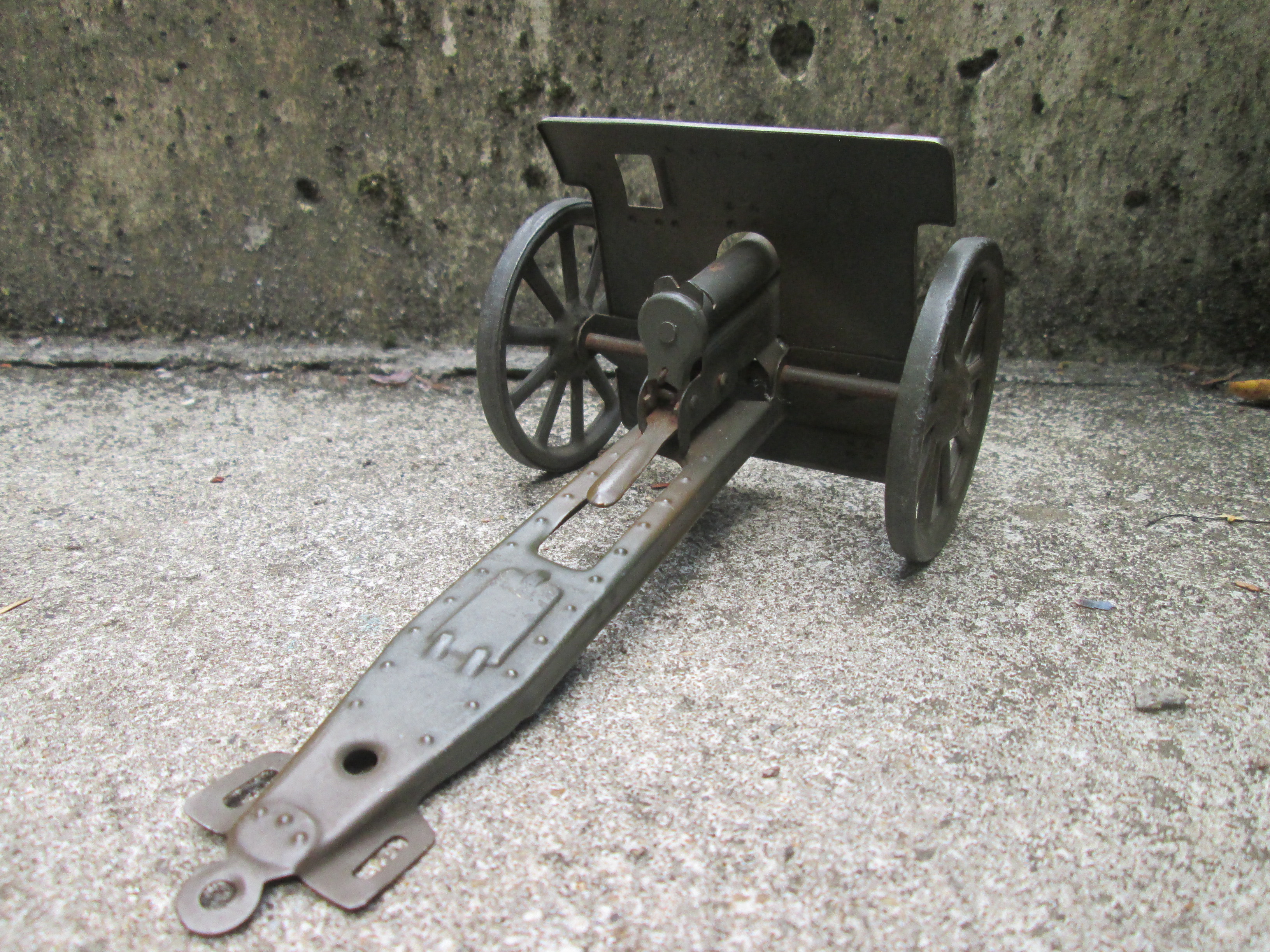 Tin toy canon. Blikken speelgoed kanon niet gemerkt. werkend.