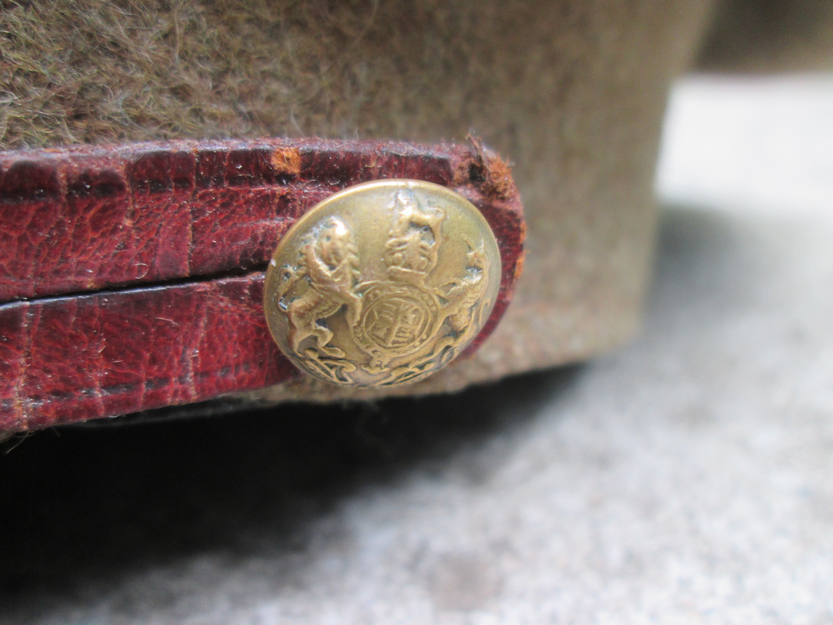 British cap with artillery badge. Engelse manschappen pet met artillerie embleem War Department gemarkeerd.