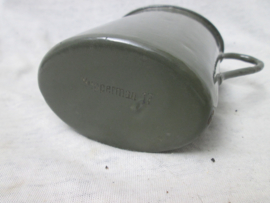 German enamel drink cup, nicely marked UPPERMAN 1917. Duits emaille drinkbeker in een zeer nette staat gemarkeerd 1917.