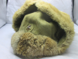 Japanese army winter rabbit fur officers cap, nicely marked with metal star. Japanse officiers winter bont muts met metalen ster geheel compleet zeldzaam stuk.