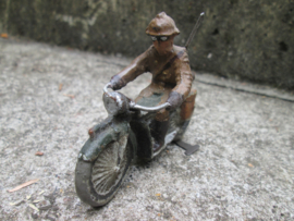 Unmarked Belgium soldier on motor. Belgische soldaat op motor, ongemerkt