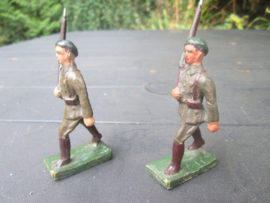 DURSO 2 Marching Belgium chausseu Ardenne. 2 marcherende Belgische Ardense Jagers.