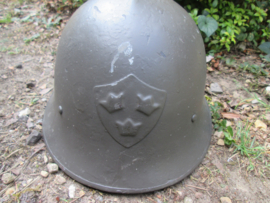 Swedish helmet M 21 (18). with liner double decal, front badge. Zweedse helm 1921 met decals en helm embleem.