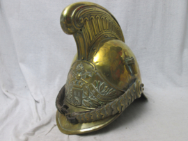 French officers fire helmet from the city of Bayeux.  Franse officiers helm van de brandweer uit Bayeux model 1855 in een nette staat, zonder binnenwerk. mooie frontplaat van het departement bayeux.