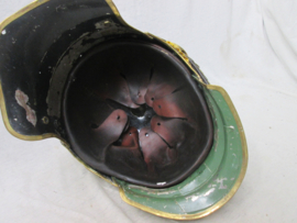 Swedish helmet model 1879, this helmet is 1928 pattern. Zweedse kurasssiershelm, officier met vuurverguld embleem en emaille . dit is de gemodificeerde model 1928. worden nu nog gedragen.