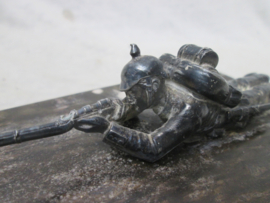 Statue of a german soldier with spikehelmet, silver finish. Beeldje van een duitse soldaat met pickelhaube schietend op marmeren voet, verzilverd, en kleine signatie op voet WMF fabrikant.