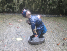 ELASTOLIN 10 cm. French soldier hit by bullit. Franse soldaat getroffen goede staat antiek speelgoed.
