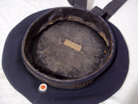 German tellermütze Imperial navy. with captally III MINENRAEUM - DIVISION III. Duitse matrozenmuts van de Keizerlijke Marine met emaille cocarde, nette gedragen staat.