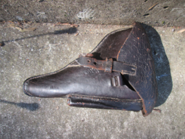 German P08 Luger holster. Duits P08 luger holster mooi gemarkeerd Schwarzenberger en Co Nurnberg 1918. sluitgesp zit los, verder zeer nette staat.