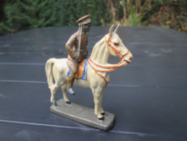 ELASTOLIN soldier officer on horse coloured face. getinte officier op paard
