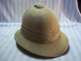 British pith helmet nicely marked in a very good shape. 1941. Engelse tropenhelm, met maker en datum zeer goede staat