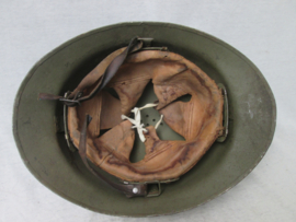 French helmet M-1926 with infantry badge. Franse helm Model 1926 infanterie. helm is WO2, met post war helmembleem, zeer nette helm in een goede staat.