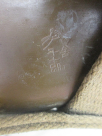Japanese canteen M-99, complete and nicely marked. Japanse veldfles met de originele houten sluitdop, onderkant is gemarkeerd.
