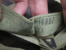 US M1 Army steel helmet swivel bail, front seam MINT condition. Amerikaanse M1 helm in nieuw staat sluit voor en heeft bewegende haken een laat model wat gebruikt werd in WO2. later doorgebruikt door het Nederlandse Korps Mariniers.