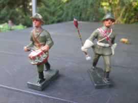 DURSO Belgium soldiers drumband 7 soldiers. Belgische drumband 7 stuks nette staat, met het leeuwembleem nog op de helm WO2