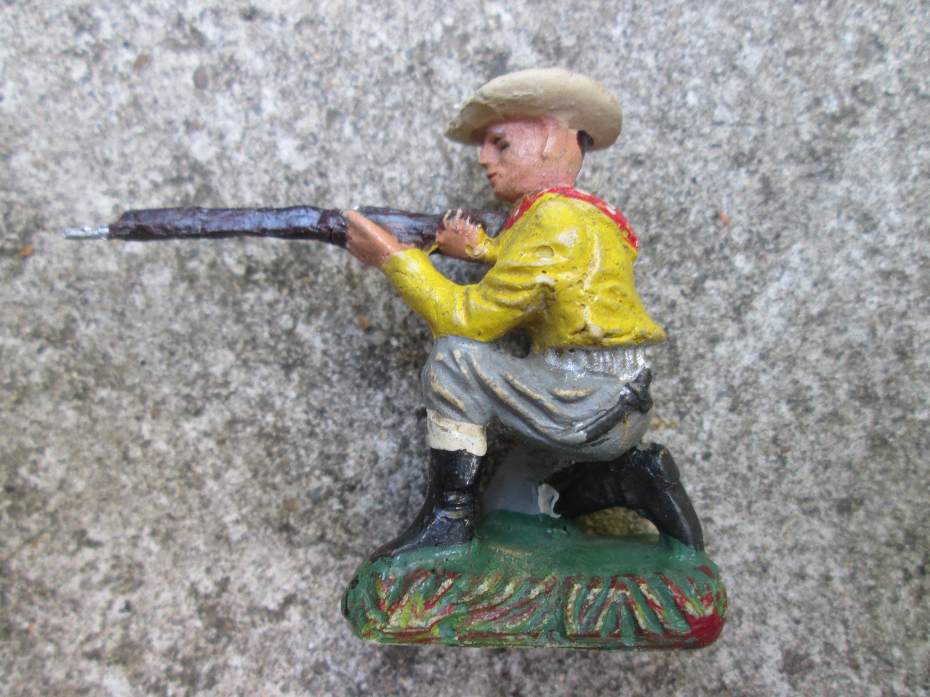 Durso cowboy with rifle. cowboy knielend met geweer