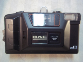 Foto camera met DAF logo, vrachtwagen fabriek uit Eindhoven compleet in kartonnen doos.