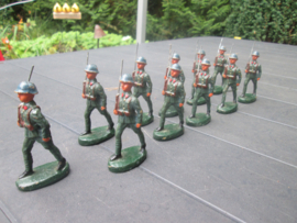 FB Fabrication Belge 11 Marching soldiers. 11 marcherende soldaten