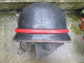 Belgium WW2 motorhelmet used by army and police forces. Belgische motor helm met voorop de Belgische leeuwenkop, gebruikt door politie (Rijkswacht) en leger.