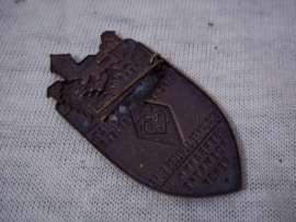 German tinnie, rally badge, Duitse tinnie Bergische heimatspiele 800 jahre schloss Burg. HJ oberbann Roemryke Berge 17 sept 1933. very rare, zeldzaam without catch on the back.