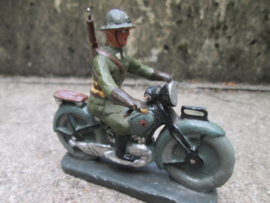 DURSO Belgium soldier on motor. Belgische soldaat op motor met belgische kleuren.