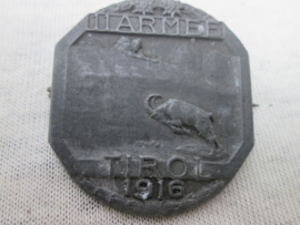 Austrian cap badge. Oostenrijkse Kappenabzeichen 11. Armee - Tirol - 1916.