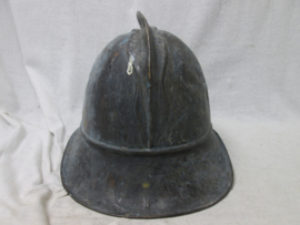 German fire helmet 1880, nothing restored. attic found. Duitse koperen brandweerhelm M-1880. zo van de zolder. niets aan gepoetst of gerepareerd.