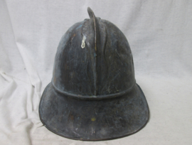 German fire helmet 1880, nothing restored. attic found. Duitse koperen brandweerhelm M-1880. zo van de zolder. niets aan gepoetst of gerepareerd.