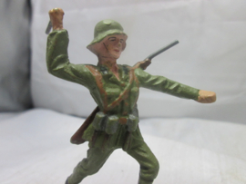 LINEOL German soldier. Duitse soldaat met handgranaat, zeer goede staat TOP figuur.