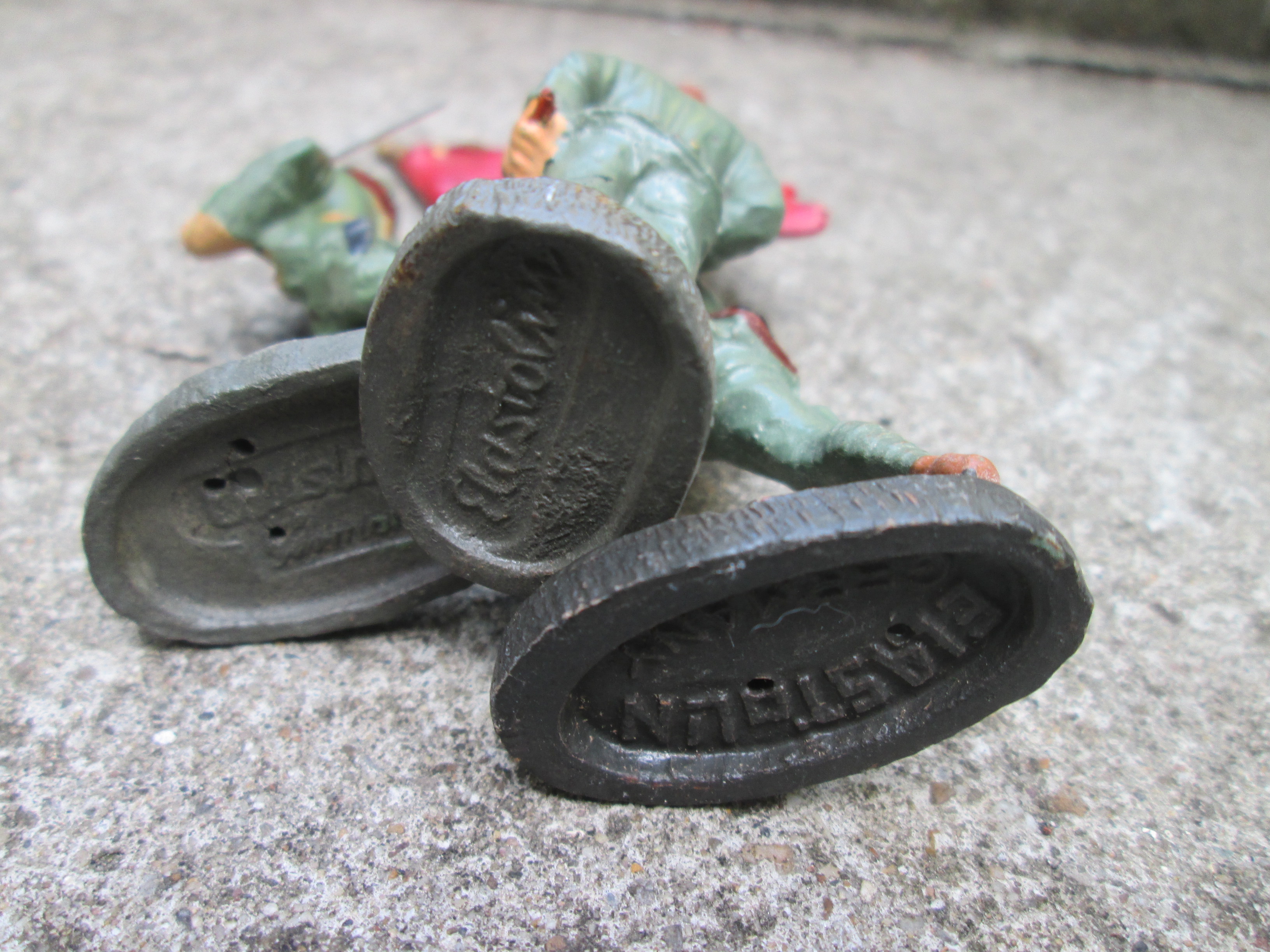 ELASTOLIN 3 Swiss soldiers older type. Zwitserse soldaten 3 stuks oud model uniform decoratief