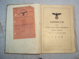 Boek;  Jahrbuch der Ausland- Organisation der NSDAP für die Seeschiffahrt. 1942. gebruikte staat. compleet.