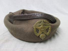 Australian cap with badge dated 1942 - The 47 th. Infantery Battalion ( The Wide Bay Regiment). Australische baret 1942 apart zeldzaam stuk.